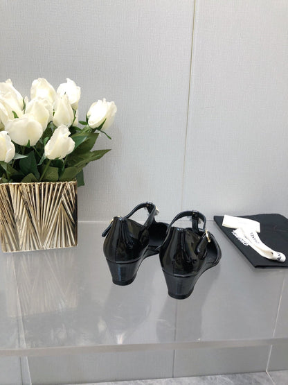 CAMELLIA CAP JANE SANDALS IN BLACK LAMBSKIN