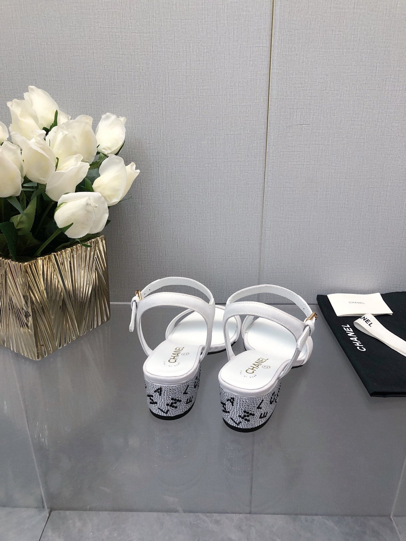 BLOCK HEEL WITH CRYSTAL 5 CM SANDAL IN WHITE FABRIC