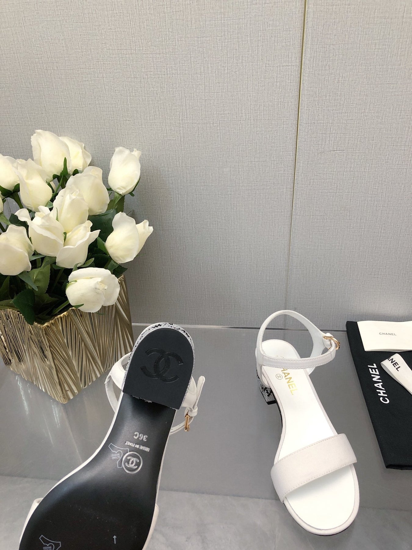 BLOCK HEEL WITH CRYSTAL 5 CM SANDAL IN WHITE FABRIC