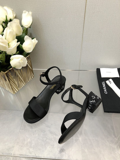 BLOCK HEEL WITH CRYSTAL 5 CM SANDAL IN BLACK FABRIC