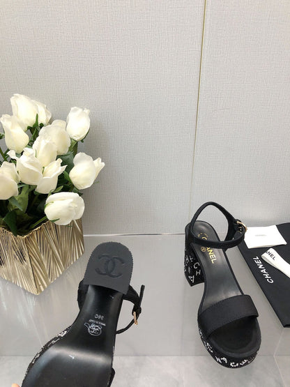 BLOCK HEEL WITH CRYSTAL 9 CM SANDAL IN BLACK FABRIC