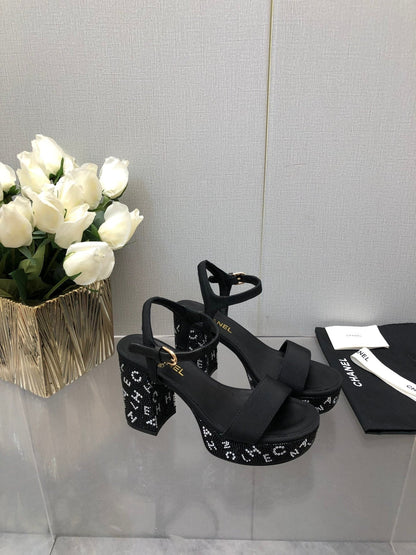 BLOCK HEEL WITH CRYSTAL 9 CM SANDAL IN BLACK FABRIC