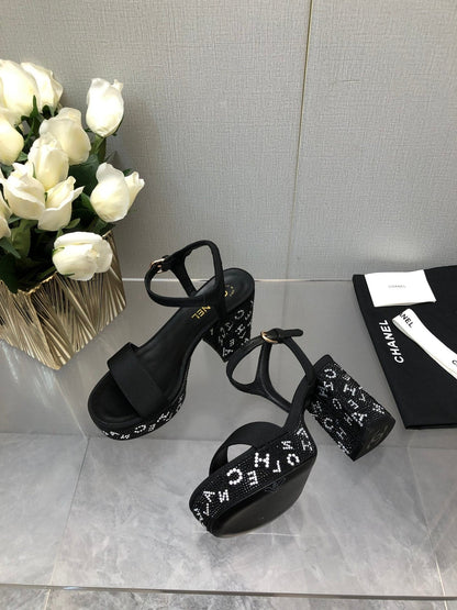 BLOCK HEEL WITH CRYSTAL 9 CM SANDAL IN BLACK FABRIC