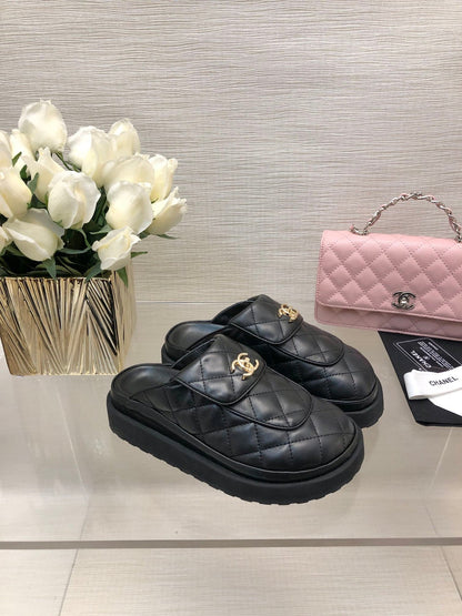 CC TURNLOCK FLAP MULES BLACK LAMBSKIN