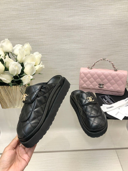 CC TURNLOCK FLAP MULES BLACK LAMBSKIN