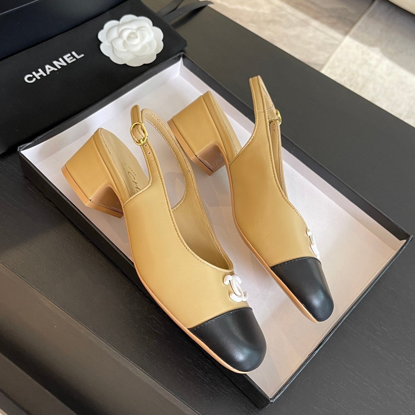 CC SLINGBACKS IN DARK BEIGE MIX BLACK CALFSKIN