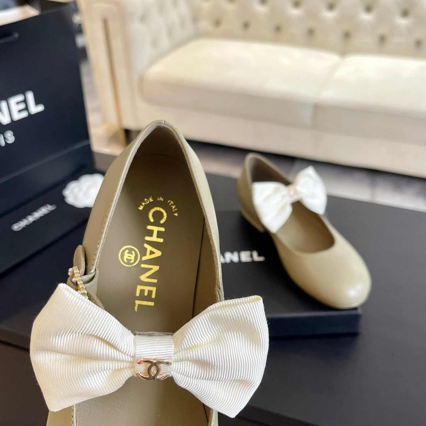 BALLET FLAT ECRU BEIGE LAMBSKIN WITH WHITE BOW