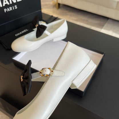 BALLET FLAT WHITE LAMBSKIN WITH BLACK BOW