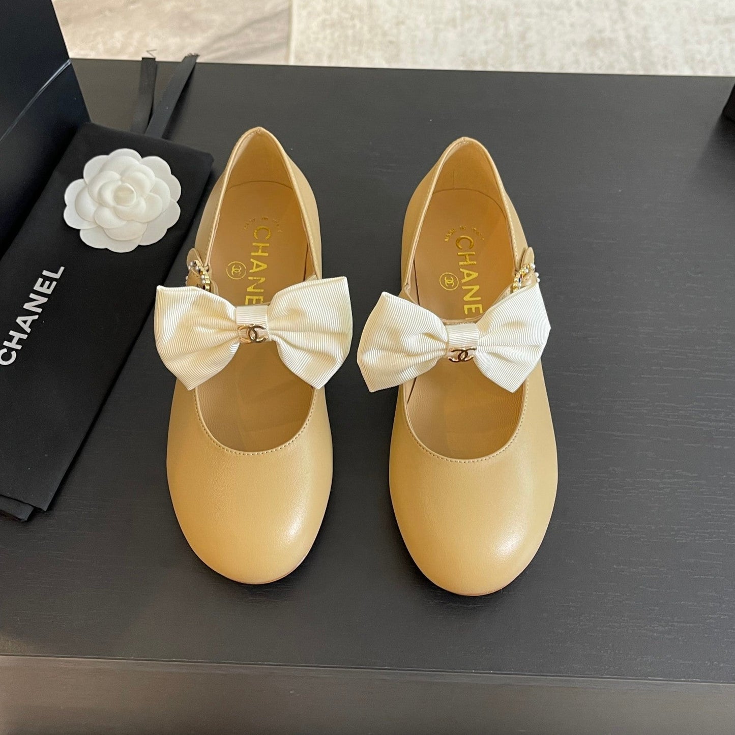 BALLET FLAT DARK CREAM LAMBSKIN WITH WHITE BOW