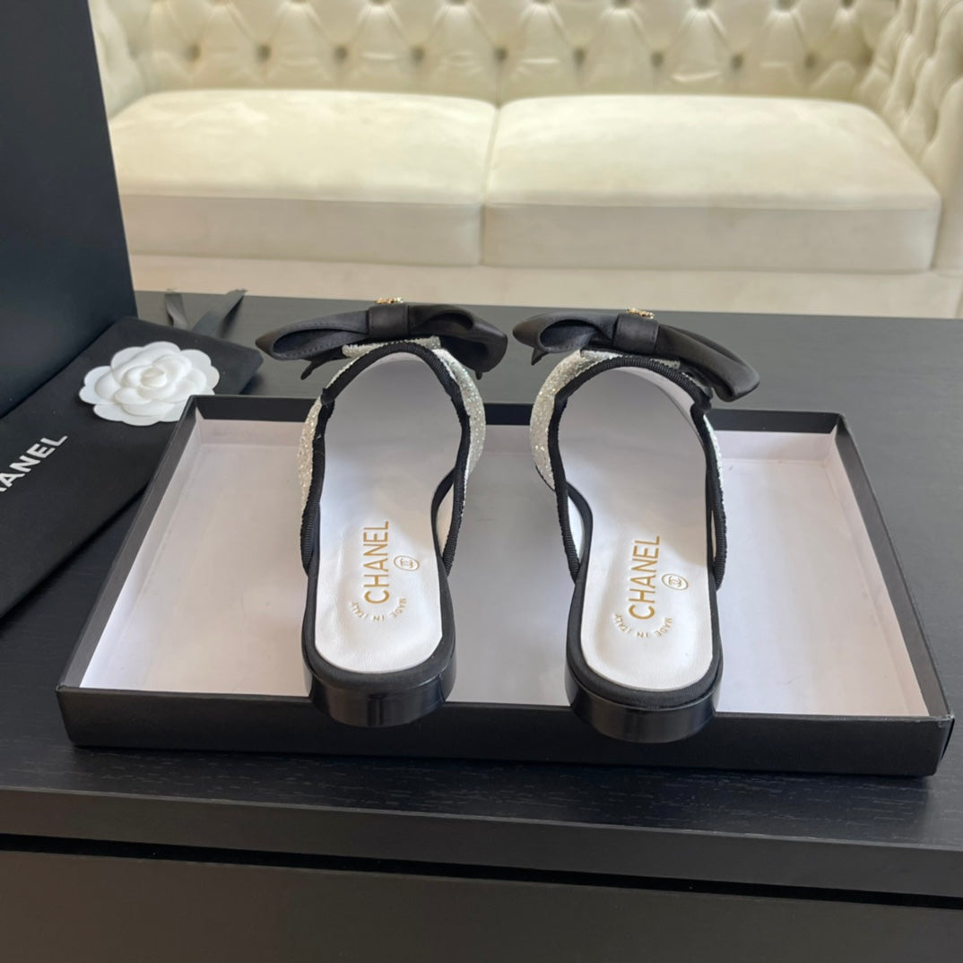 BIG BOW FLAT MULE SANDALS IN WHITE SILK WITH GLITTER SEQUINS