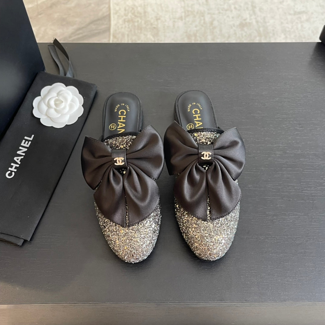 BIG BOW FLAT MULE SANDALS IN BLACK SILK WITH GLITTER SEQUINS