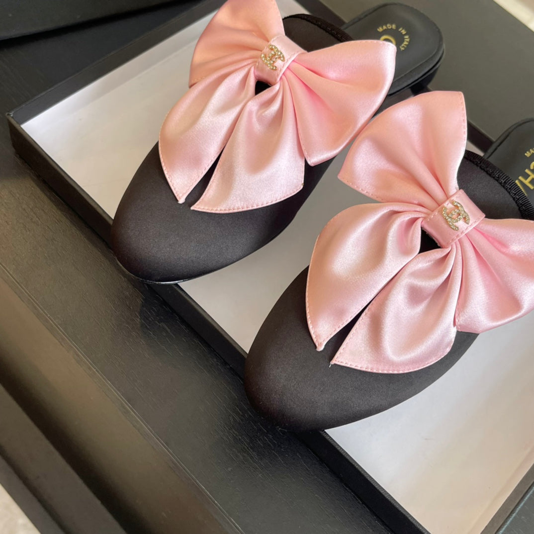 BIG BOW FLAT MULE SANDALS IN BLACK MIX PALE PINK SILK