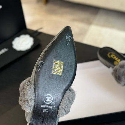 CC MULE IN ASH GREY SMOOTH FLEECE WITH GOLD HARDWARE