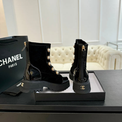 CC HIGH-TOP BOOTS IN BLACK SUEDE AND CALFSKIN WITH PEARL CHAIN