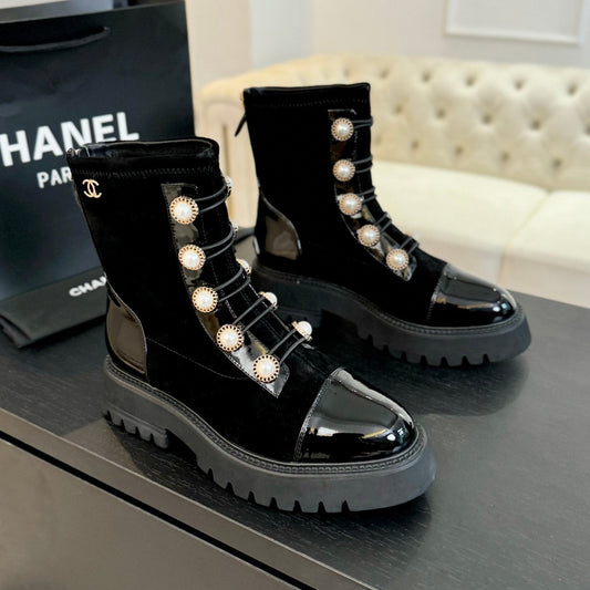 CC HIGH-TOP BOOTS IN BLACK SUEDE AND CALFSKIN WITH PEARL CHAIN