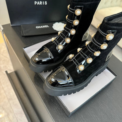 CC HIGH-TOP BOOTS IN BLACK SUEDE AND CALFSKIN WITH PEARL CHAIN