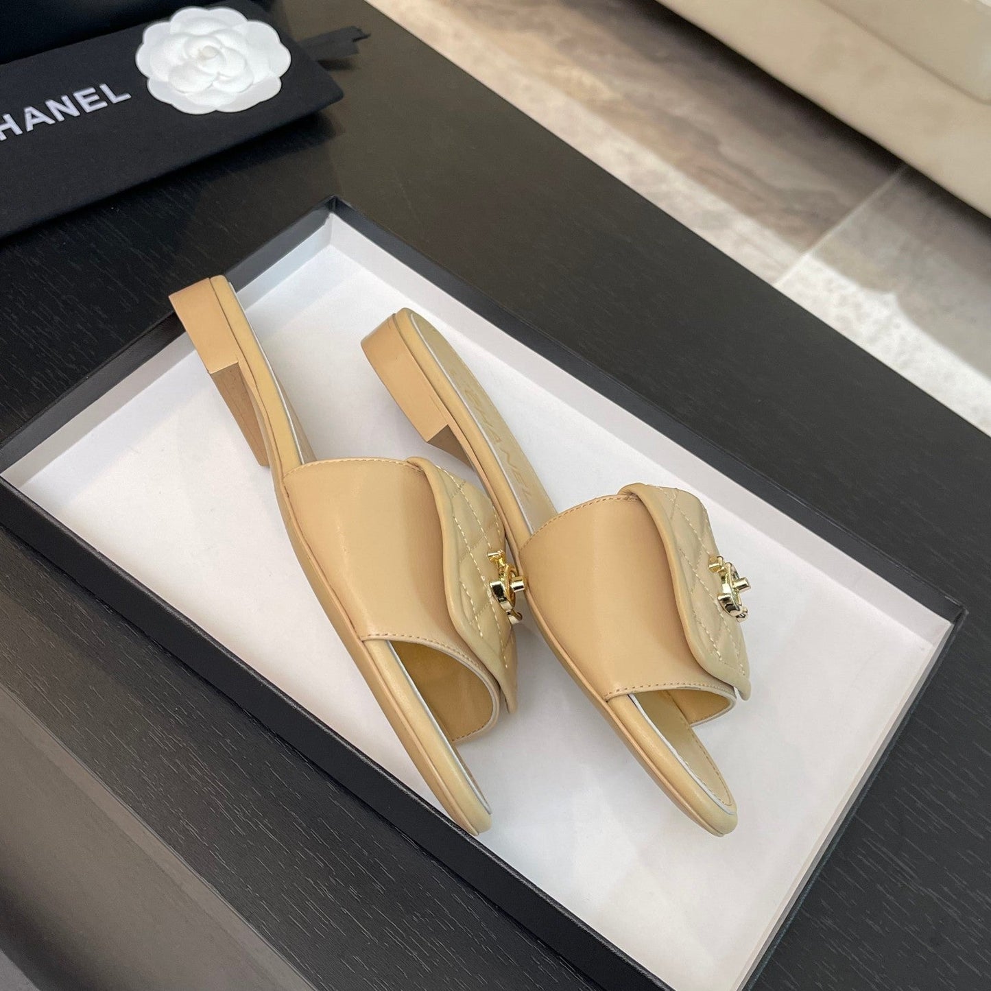 FLAT MULE IN TUSCAN BEIGE LAMBSKIN