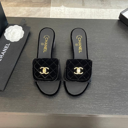 MID-HEEL 5 CM MULE IN BLACK VELVET