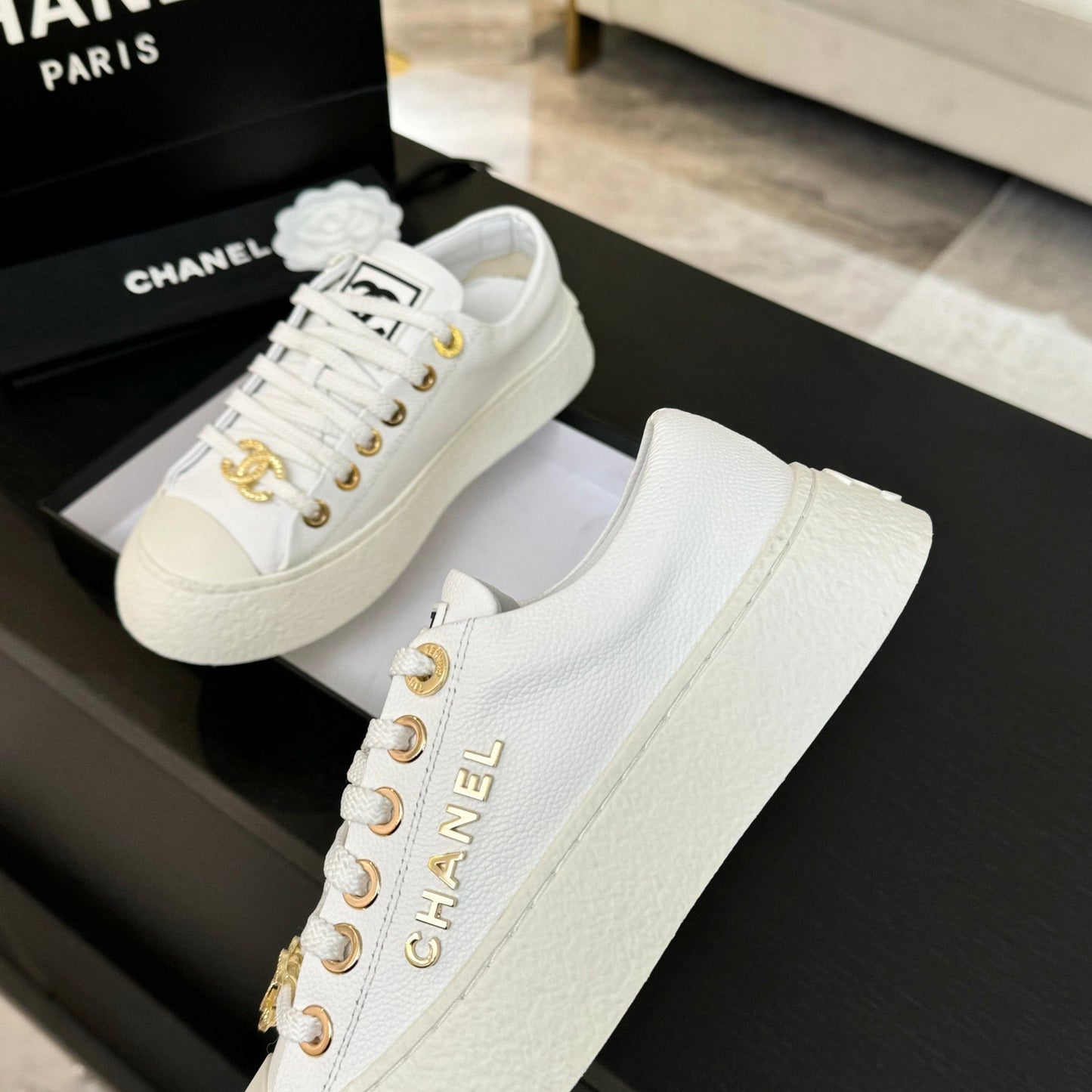 BIG-HEAD COOKIE SHOES IN WHITE LAMBSKIN