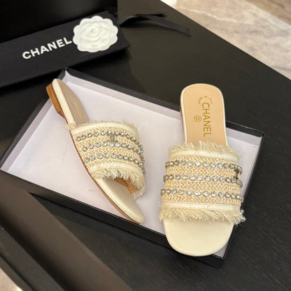 FLAT SANDALS BEIGE AND WHITE WITH CRYSTALS