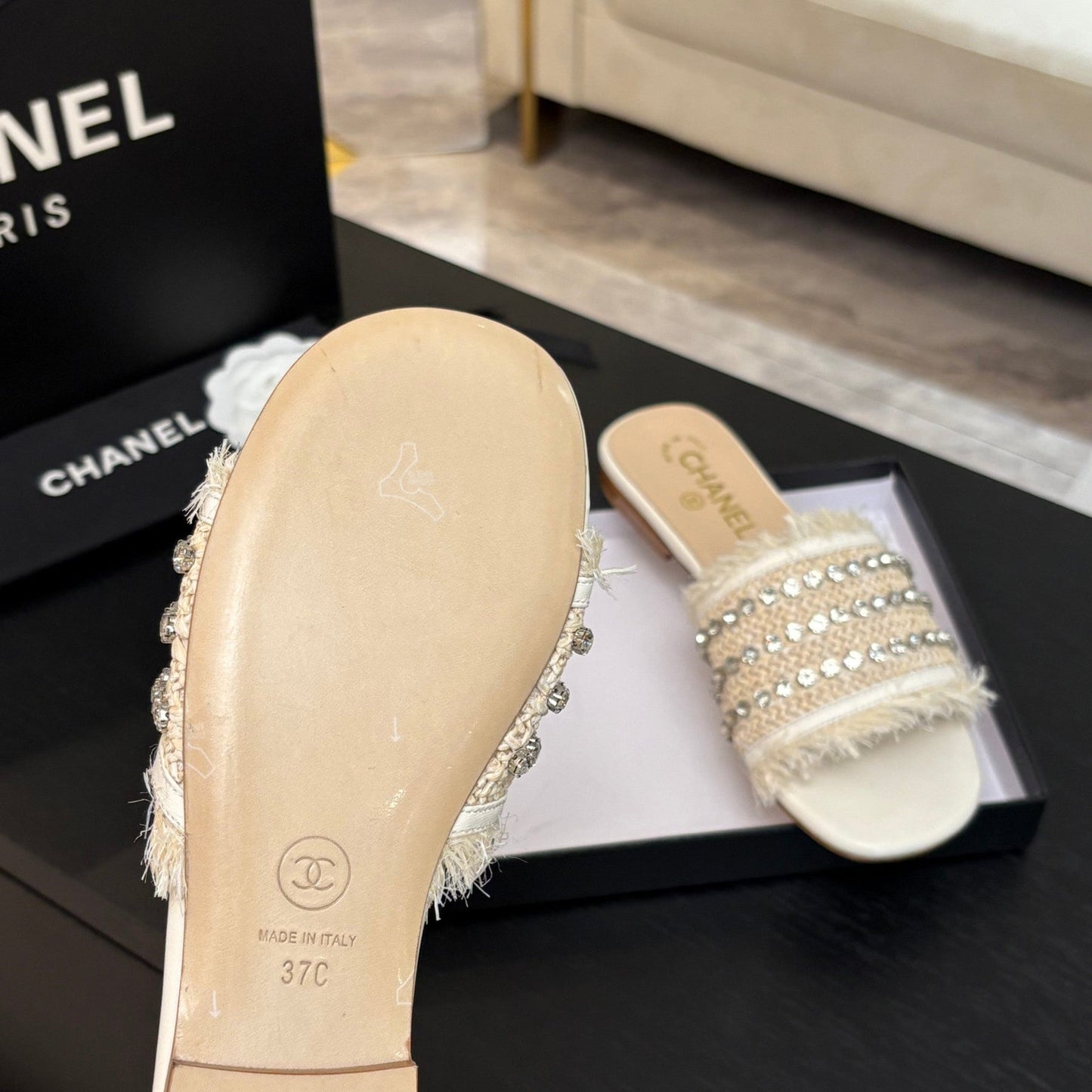 FLAT SANDALS BEIGE AND WHITE WITH CRYSTALS