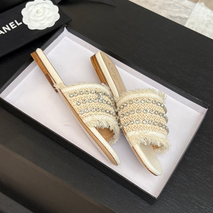 FLAT SANDALS BEIGE AND WHITE WITH CRYSTALS