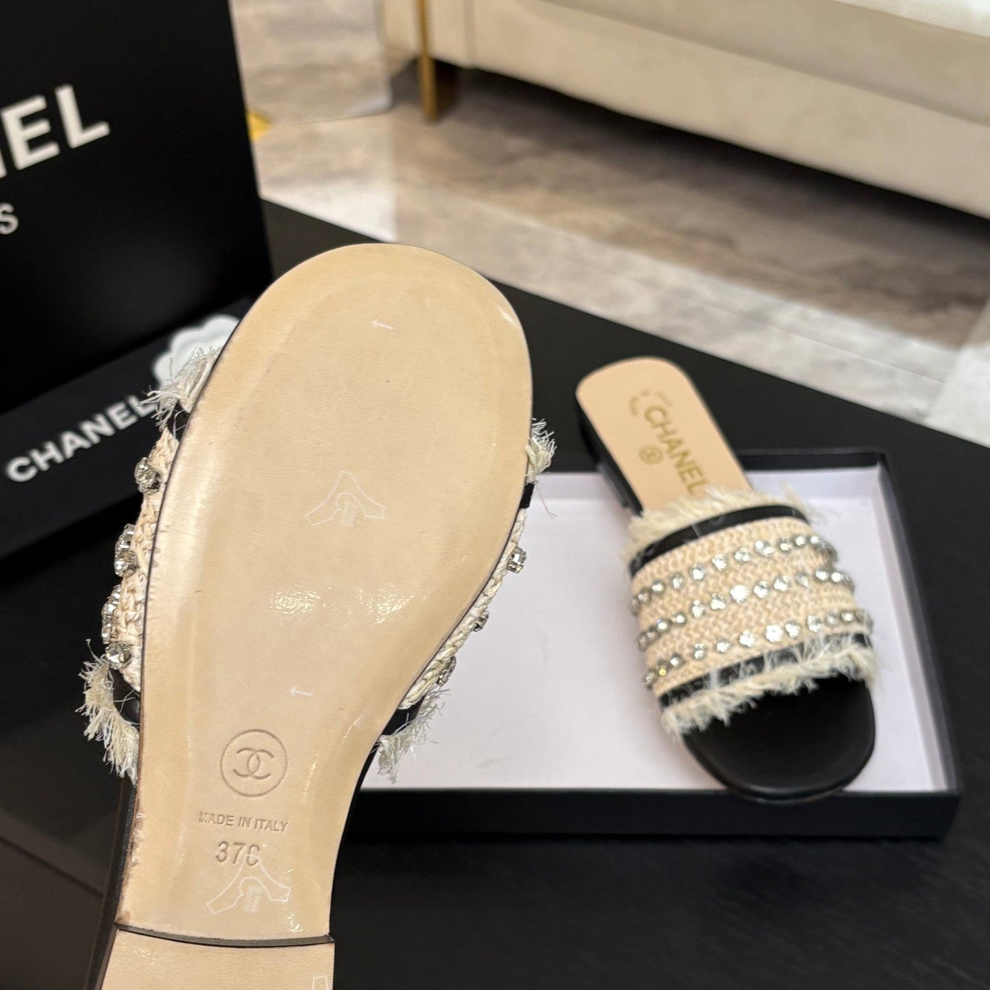 FLAT SANDALS BEIGE AND BLACK WITH CRYSTALS