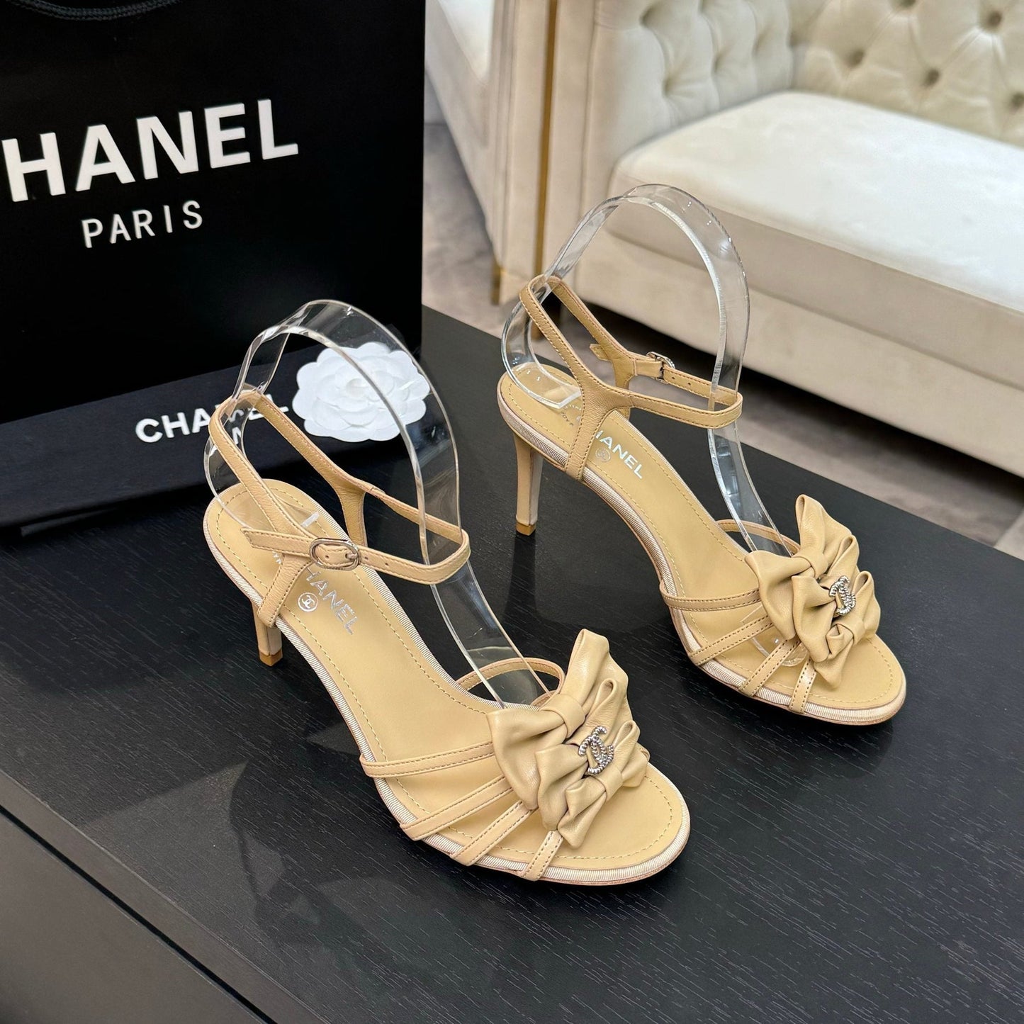 HIGH HEEL SANDAL WITH BOW IN BEIGE LAMBSKIN