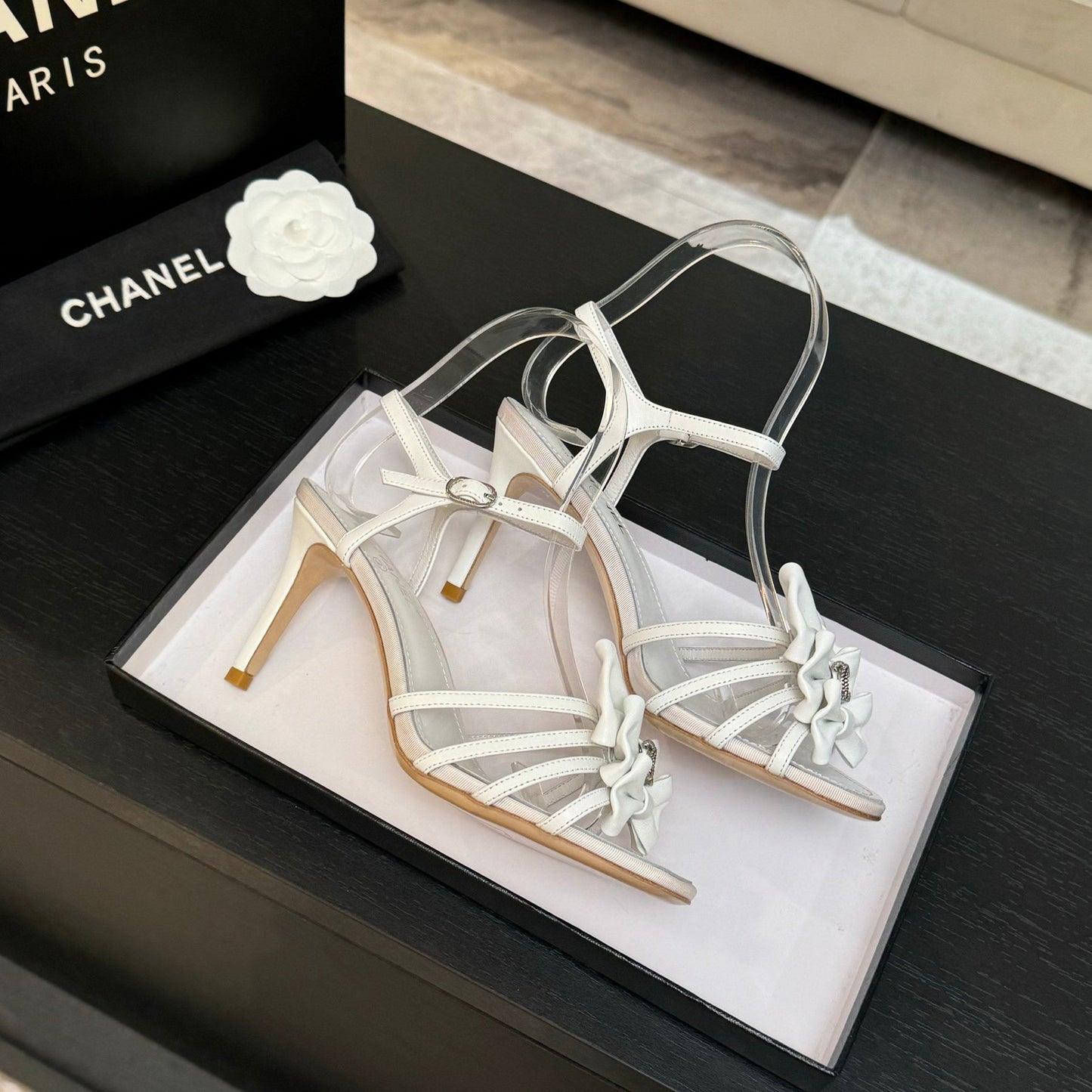 HIGH HEEL SANDAL WITH BOW IN WHITE LAMBSKIN