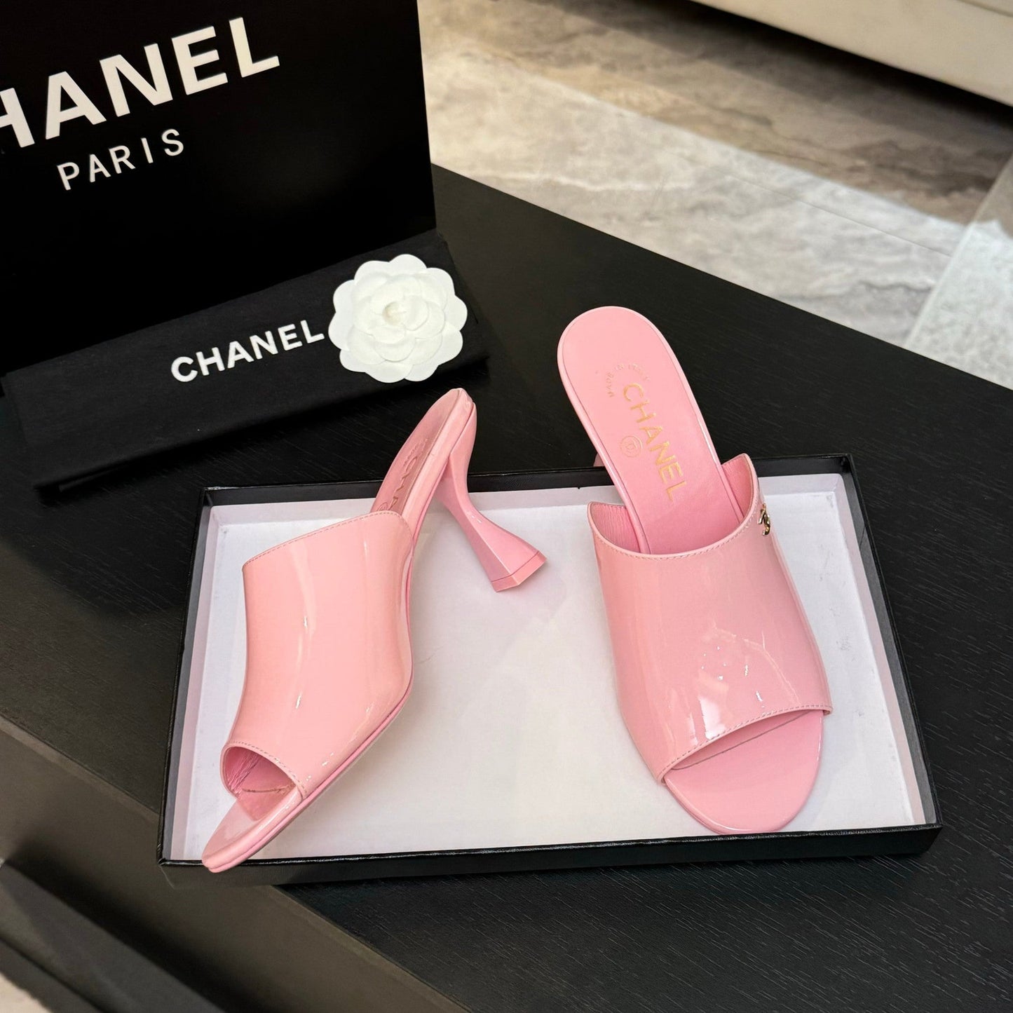 PEEP TOE MULE 85MM IN PINK PATENT CALFSKIN