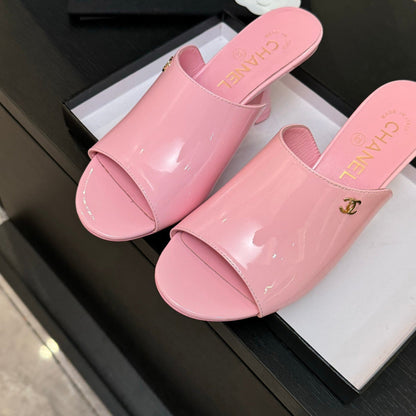 PEEP TOE MULE 85MM IN PINK PATENT CALFSKIN
