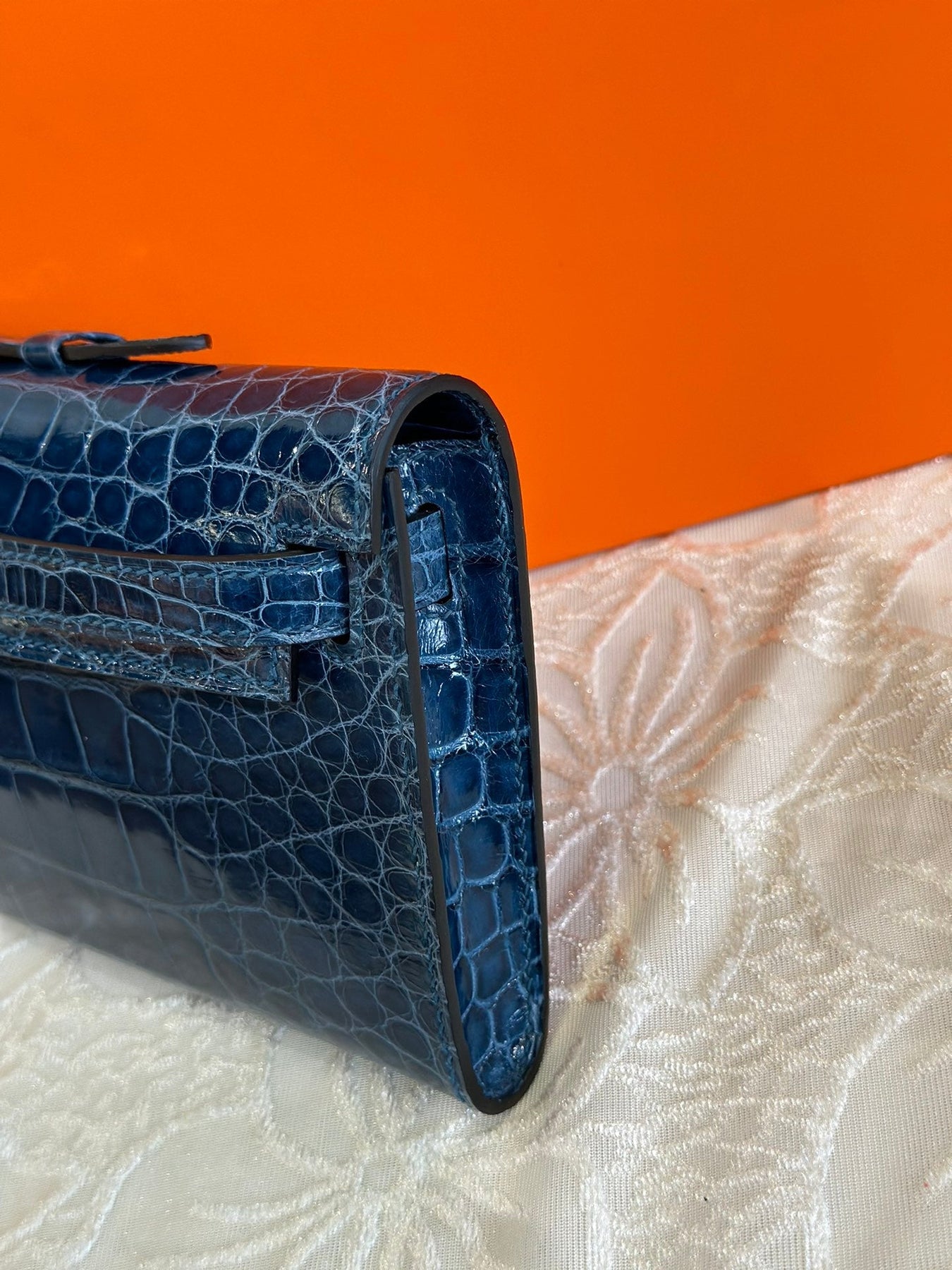 KELLY CUT 31 IN NAVY BLUE SHINNY ALLIGATOR LEATHER WITH SILVER HARDWARE