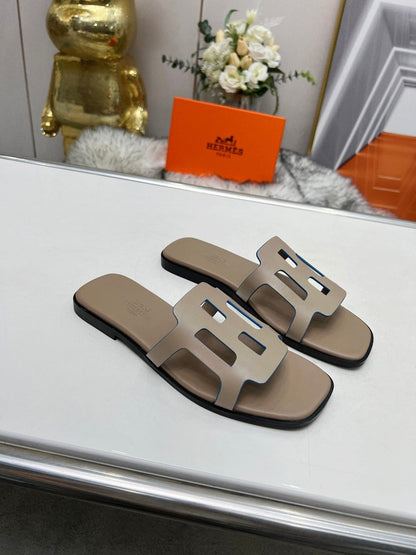 FLATFORM SANDAL LIGHT GRAY CALFSKIN