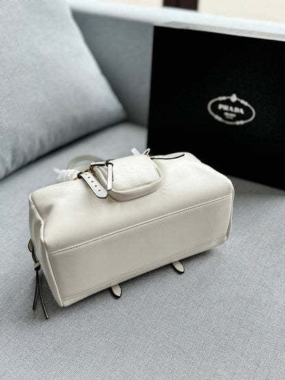 DANGLE TOP HANDLE BAG 30 IN WHITE SHINY CALFSKIN