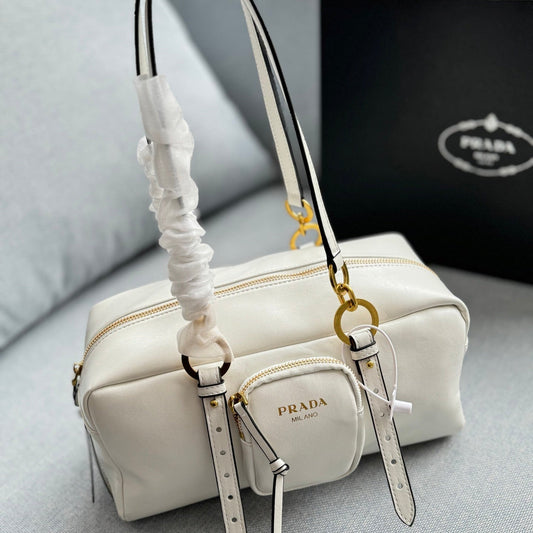 DANGLE TOP HANDLE BAG 30 IN WHITE SHINY CALFSKIN