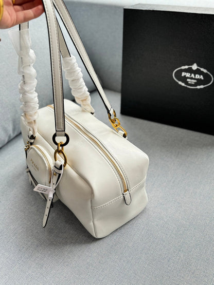 DANGLE TOP HANDLE BAG 30 IN WHITE SHINY CALFSKIN