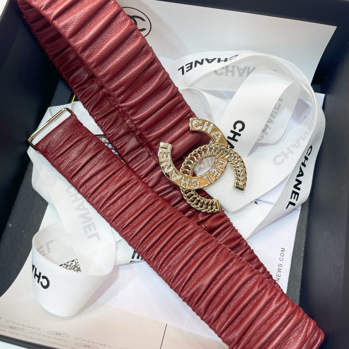 DOUBLE CC 30MM STRETCH BELT IN RED CALFSKIN GOLD CHAIN BUCKLE CRYSTAL LOGO