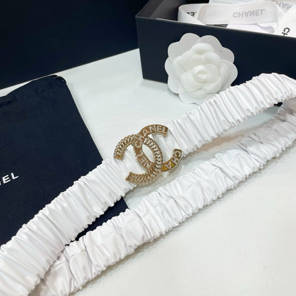 DOUBLE CC 30MM STRETCH BELT IN WHITE CALFSKIN GOLD CHAIN BUCKLE CRYSTAL LOGO