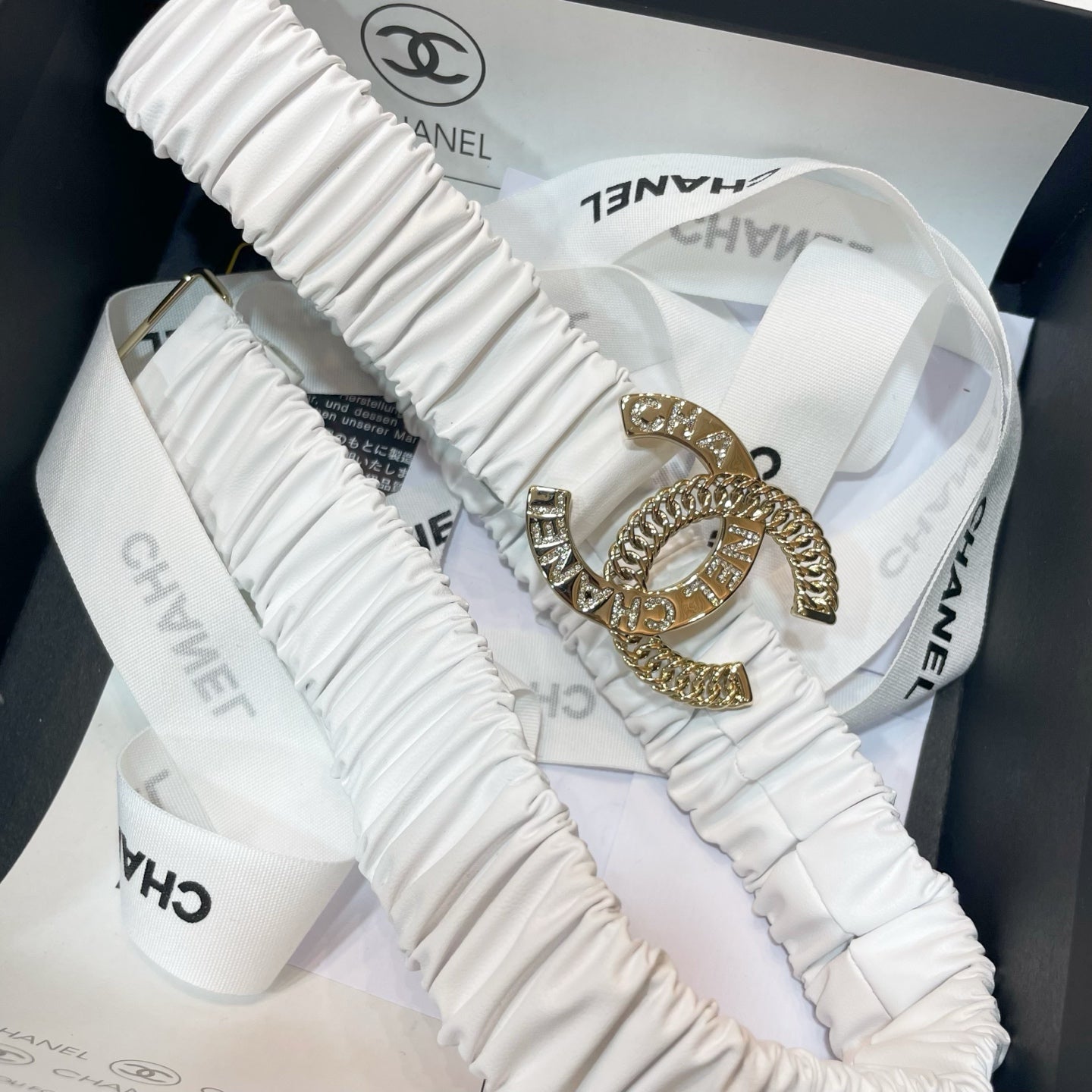 DOUBLE CC 30MM STRETCH BELT IN WHITE CALFSKIN GOLD CHAIN BUCKLE CRYSTAL LOGO