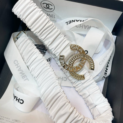 DOUBLE CC 30MM STRETCH BELT IN WHITE CALFSKIN GOLD CHAIN BUCKLE CRYSTAL LOGO