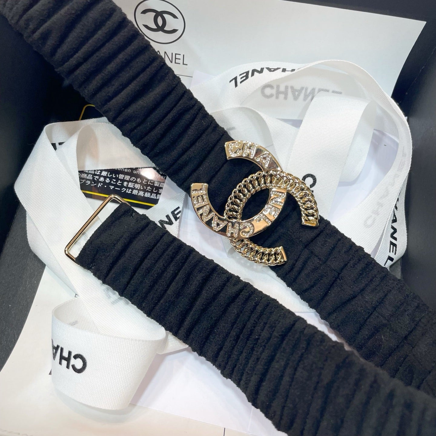 DOUBLE CC 30MM STRETCH BELT IN BLACK SUEDUE WITH GOLD CHAIN BUCKLE CRYSTAL DETAIL