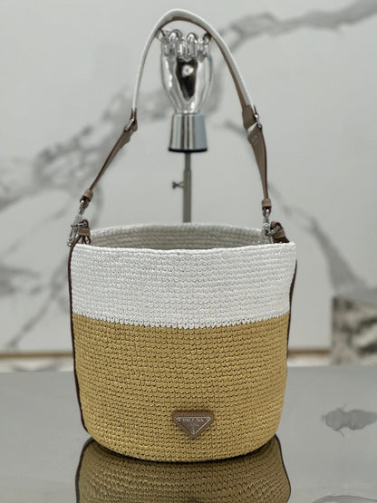 BUCKET BAG 25 IN WHITE MIX BEIGE RAFFIA AND BROWN CALFSKIN HANDLE