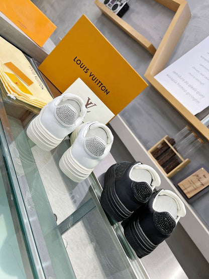 LV WOMEN GROOVY PLATFORM IN BLACK EMBOSSED CALFSKIN