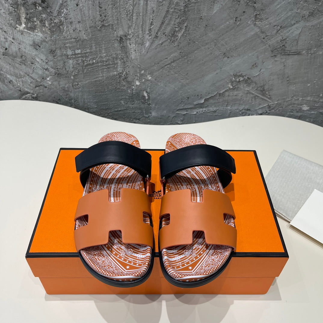 CHYPRE SANDAL CARAMEL CALFSKIN UNIQUE