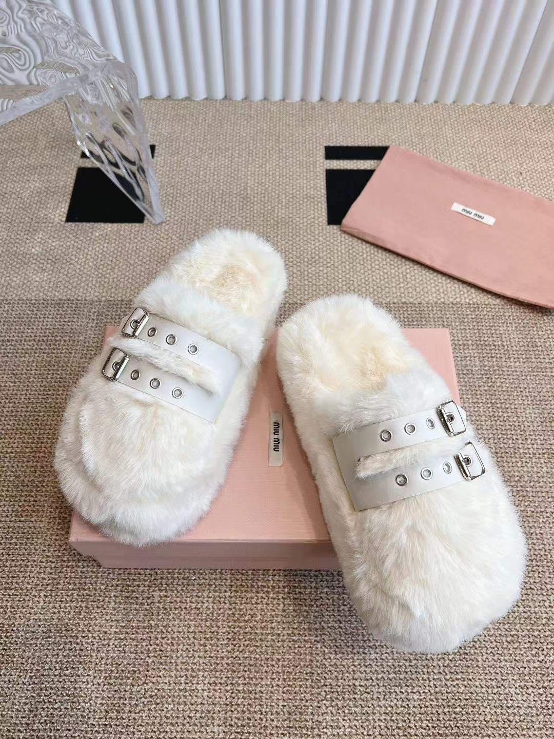 MULES IN WHITE RABBIT FUR SILVER HARDWARE