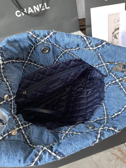 CC MEDIUM 37 CROSSBODY BAG IN BLUE DENIM WITH CHAIN