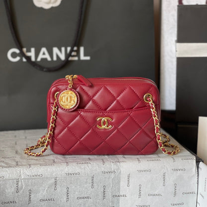 CAMERA BAG 18 IN RED QUILTED LAMBSKIN DOUBLE C GOLD COIN