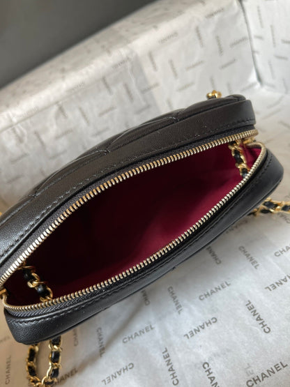 CAMERA BAG 18 IN BLACK QUILTED LAMBSKIN DOUBLE C GOLD COIN