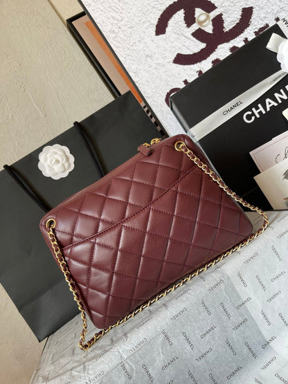 CAMERA BAG 24 IN BUCCANEER RED QUILTED LAMBSKIN DOUBLE C GOLD COIN