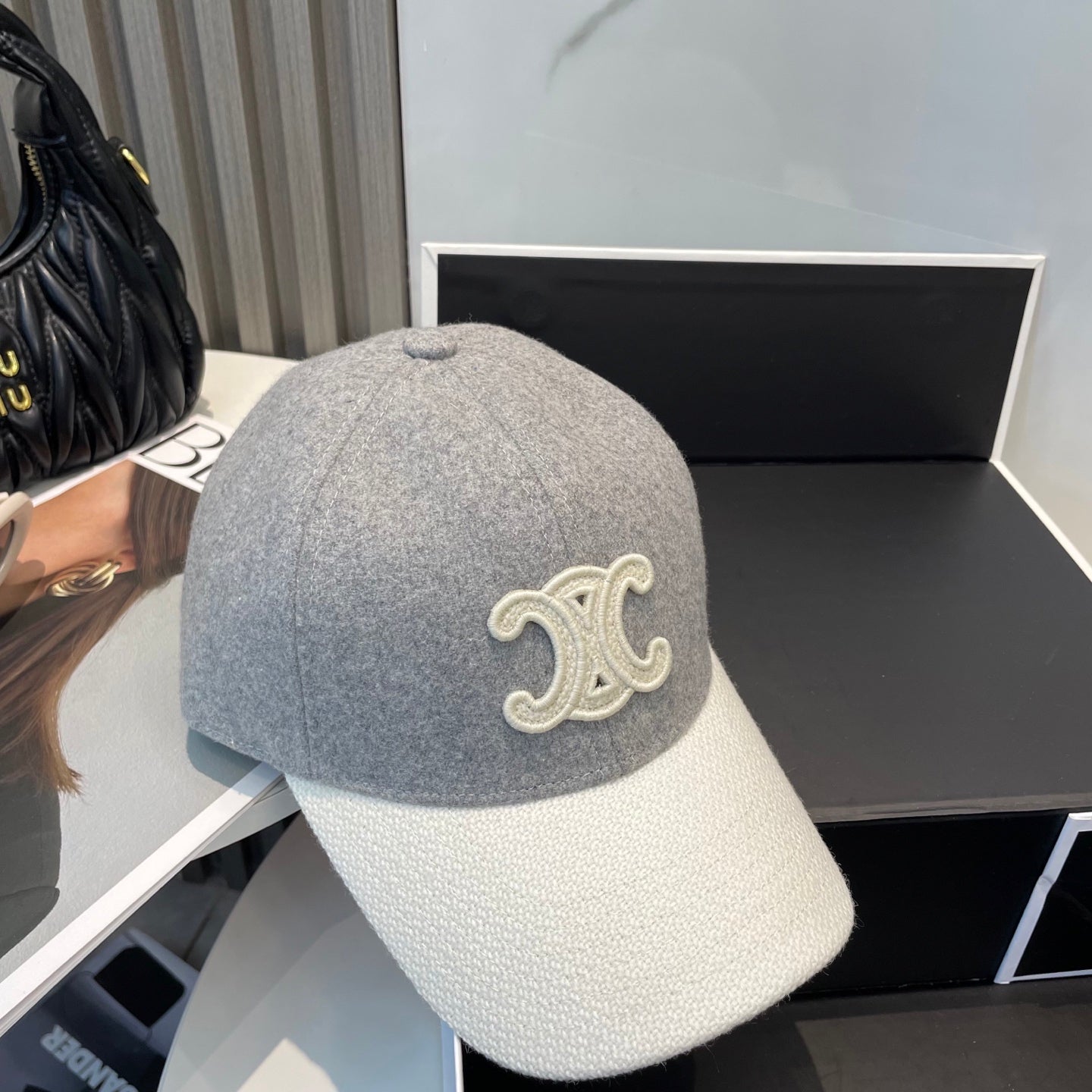 BASEBALL CAP MODEL 652410 IN WHITE AND GRAY FELTED FABRIC